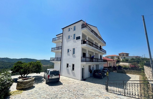 Ishëm Greenview Apartments