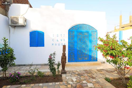 Isis Club House
