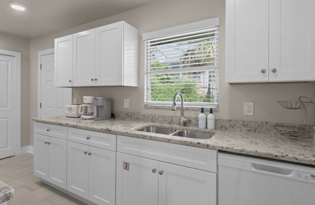 Island Charm Meets Modern Comfort — Walk to Sanibel’s Beautiful Beaches!