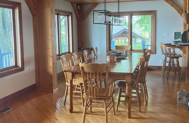 Island Cottage - 2 Separate Breathtaking Cottages