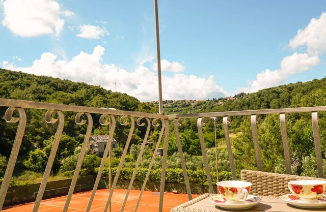 Escapada a la isla casa de piedra con piscina exterior y cancha de tenis