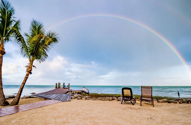 Island Retreat 3BR: Canal Views, Full Kitchen, Private Pool & Paddle Board Fun!