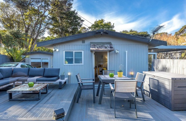 Island Sanctuary - Waiheke Holiday Home