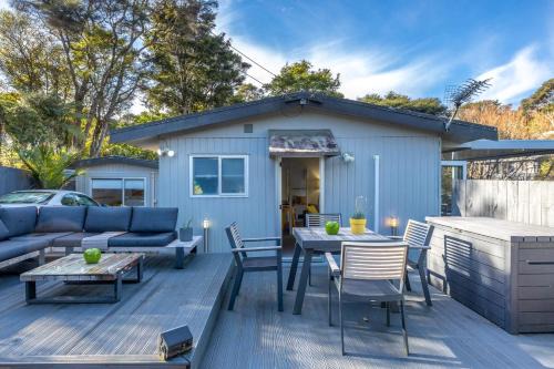 Island Sanctuary - Waiheke Holiday Home