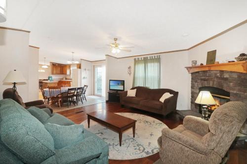 Island Thyme - Hot tub & carnival location!
