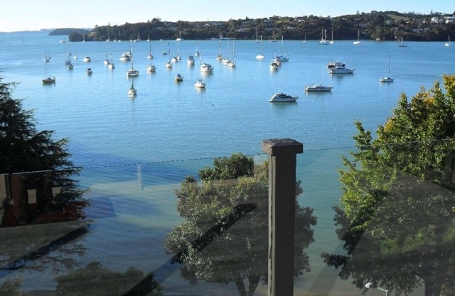 Island Time Cottage - Waterfront with Sea Views in the Winterless North