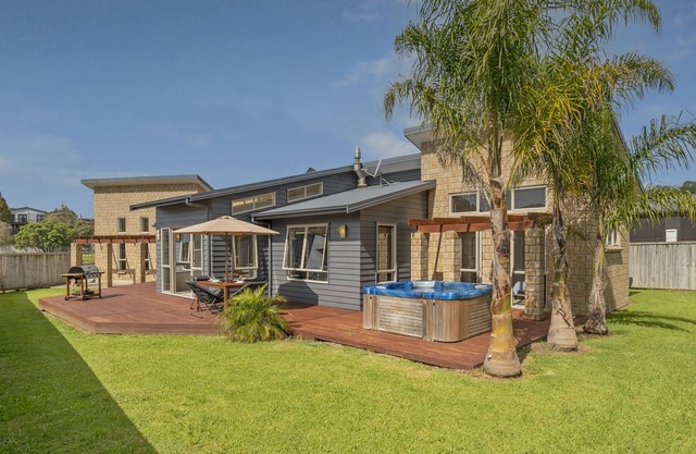 ISLAND TIME - WHANGAPOUA HOLIDAY HOME, family friendly in Whangapoua