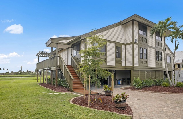 Pasos de retiro en la isla a Bay Beach y Dunes Clubhouse