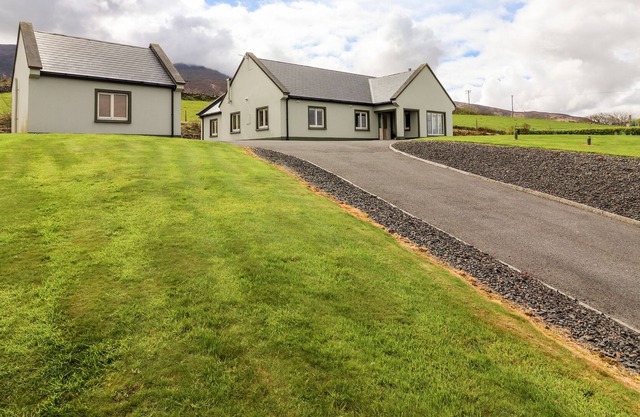 ISLAND VIEW, family friendly in Castlegregory, County Kerry
