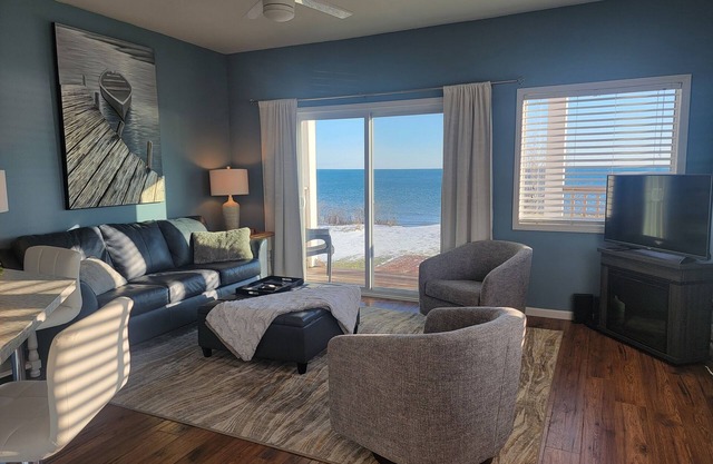 Islands View Condo- Waterfront
