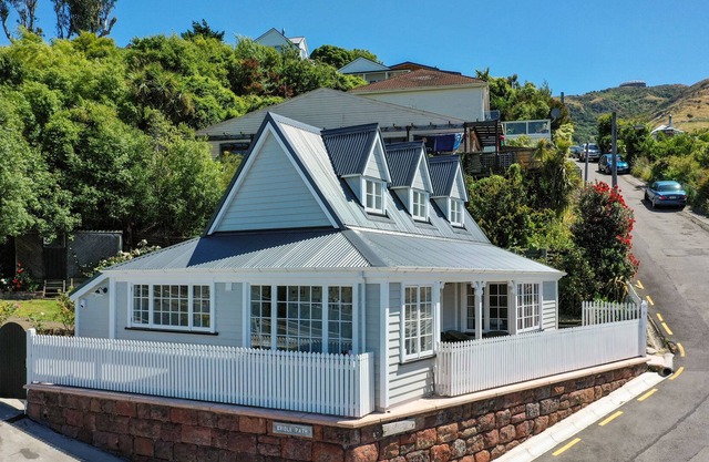 Islay Cottage - Lyttelton Holiday Home