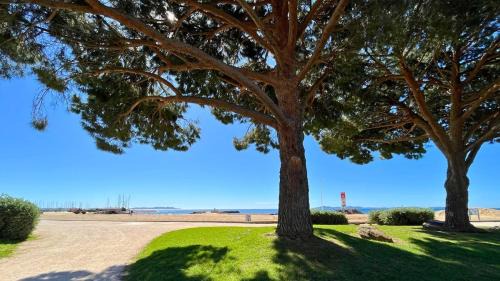 Isles Évasion-parking-100M plages-commerces