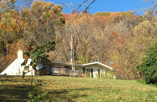 Isolated cottage with good view close to many winery and Brewers.