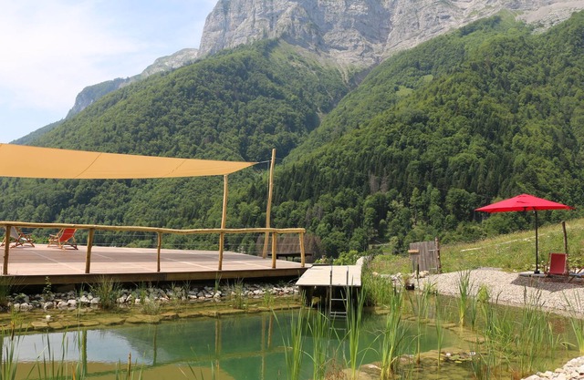 Chalet ecológico aislado fuera de la red en los Alpes