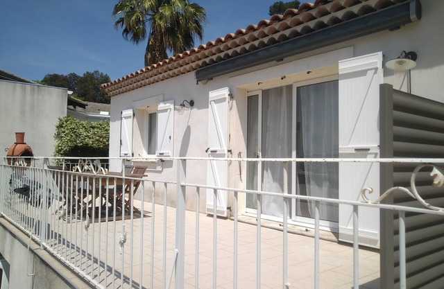 Istres: T2 amueblado en villa en el corazón de Provenza