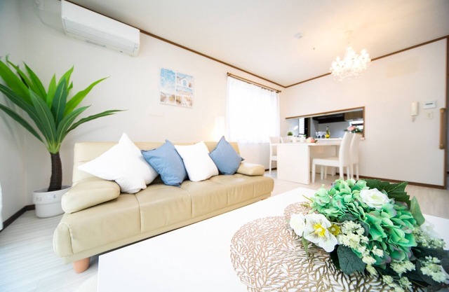 It is a large detached house villa chartered typ / Sumoto Hyōgo