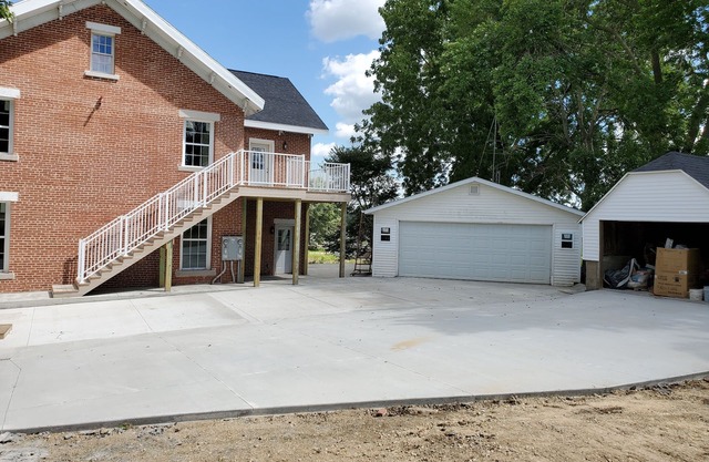 It's a Brick...House! Family-sized condo right outside of Cascade, IA!