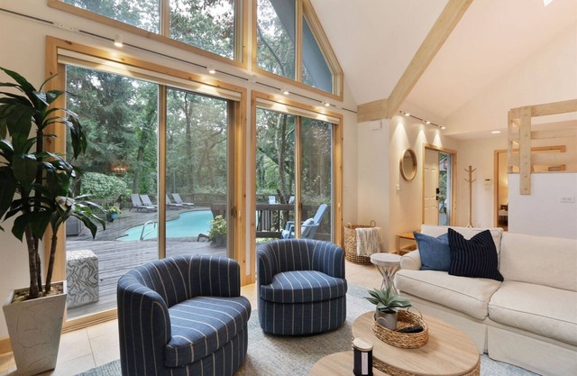 It`s a Wonderful Life 6 beds, 4 baths Luxury Home in Michiana, MI with Pool &