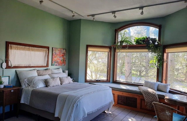 Enjoy A Restful Experience FLX Wine Trails Garden Studio + Deck + BBQ