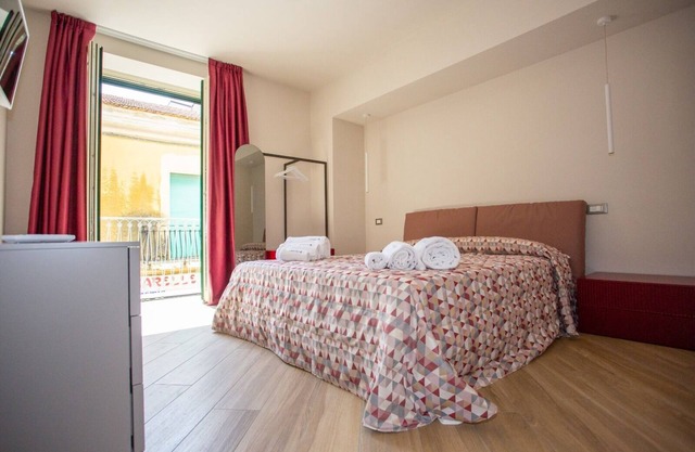 CAMERA HERMES-Doble con dos camas-Negocios-Baño Privado-Balcón