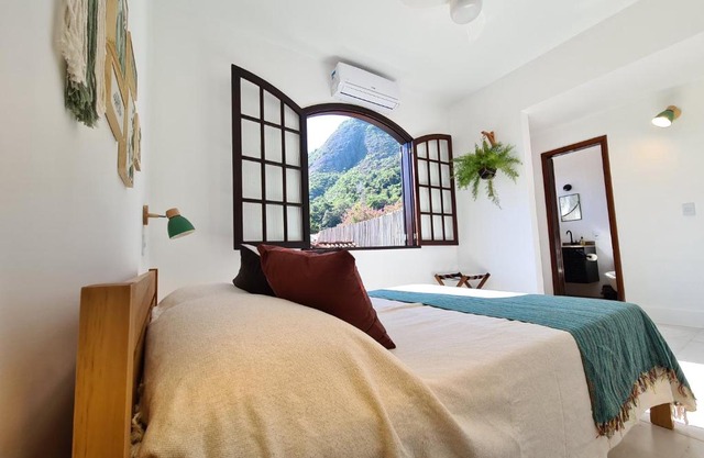 Itacoatiara - Apartamento com café da manhã ao lado da praia