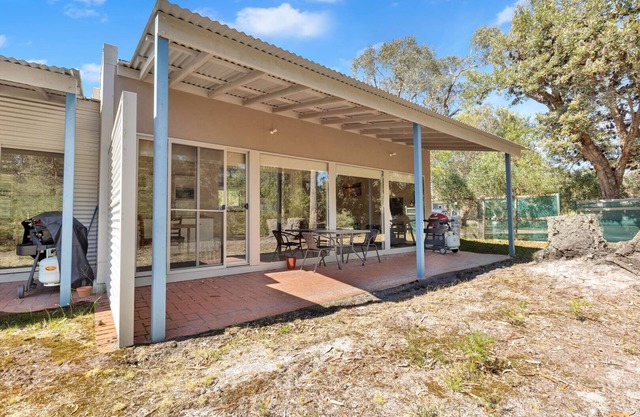 Ivanhoe - Waterfront Retreat: Secluded lodges perfect for nature lovers