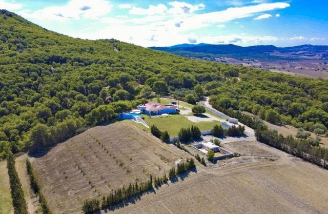Ivlia B&B, rural villa, offering an immersive experience in the heart of nature.