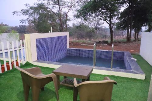 Ivy Bliss Studio with Private Pool, B 13, Karjat