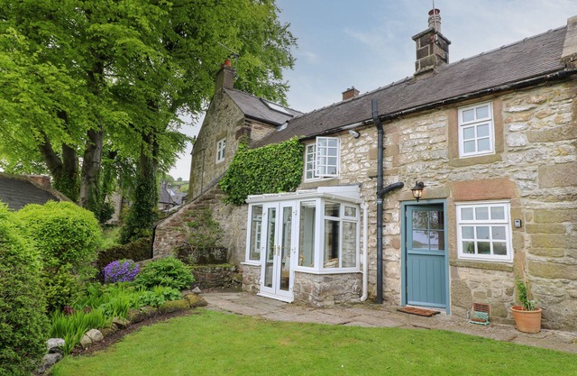 IVY COTTAGE, family friendly, character holiday cottage in Winster
