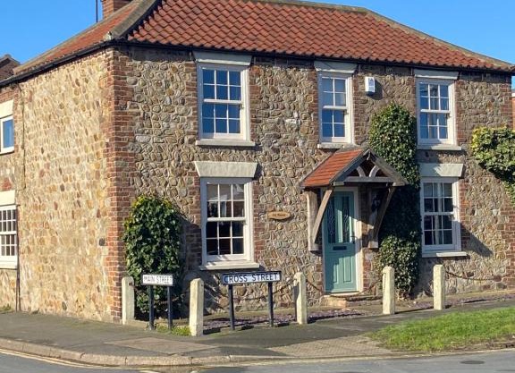 Ivy House, three bed cottage, parking garden