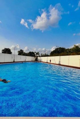 Ivy Pali Studio Room with Common Pool 12 kms from Imagicaa