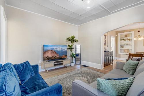 Ivywild Gem - Historic & Stylish Pet Friendly Home