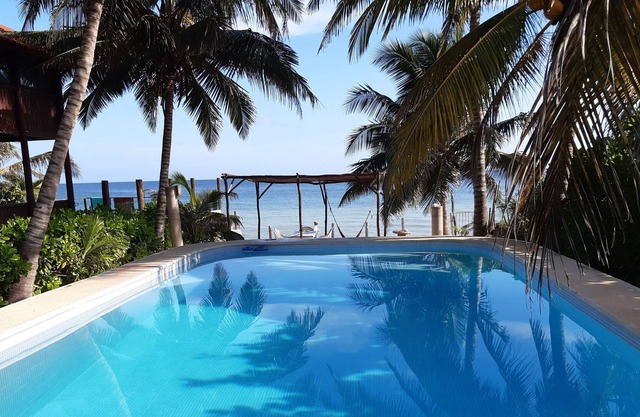 Ixpa-hu en telchac Puerto, casa con piscina frente al mar