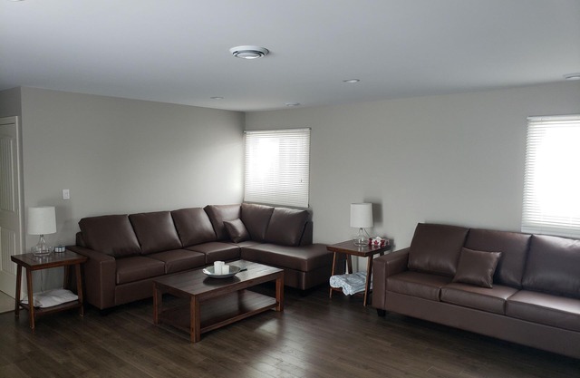Izzy's Lookout Lake House - Spacious 2 bedroom house