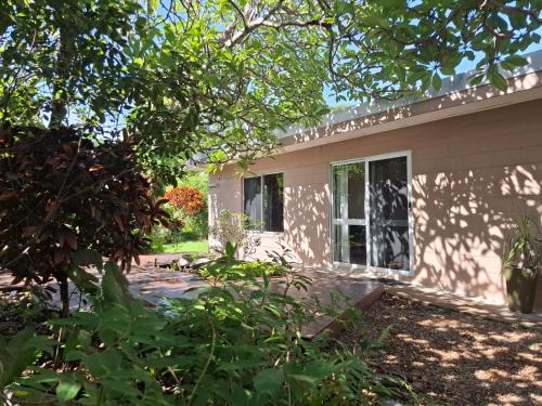 J & Ella's Holiday House - 2 Bedroom, 2 Bathroom Home