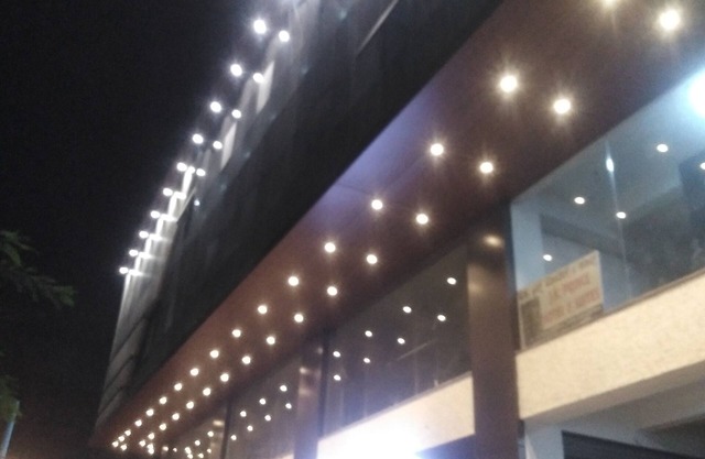 J K Inn Hotel - Urban Express