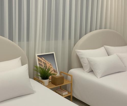 J-STAY Hongdae, 5 minutes walk from Hongdae Entrance Station, 2-room, free luggage storage, remodeled, Art Seoul, washer & dryer