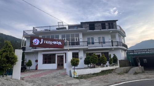 J Terminal Hotel & Cafe