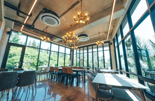 J View Hotel