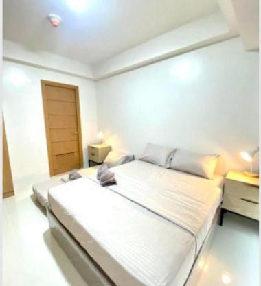 J & W Apt