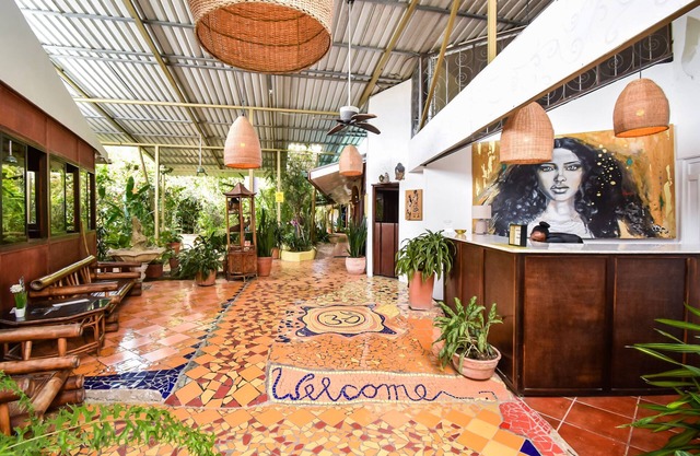 Jacaranda Hotel & Jungle Garden