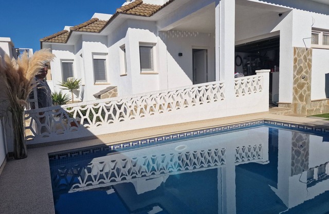 "Jack"@MARISOL: 300m de la playa, piscina privada, A/C, WiFi, playa para perros,