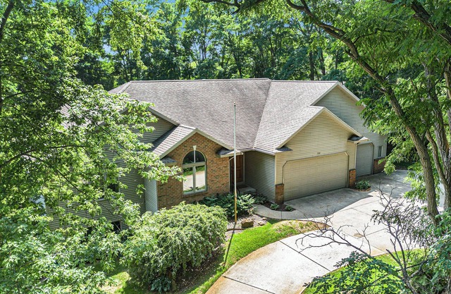 Jackson Woods: A Summer Retreat with Comfort and Style