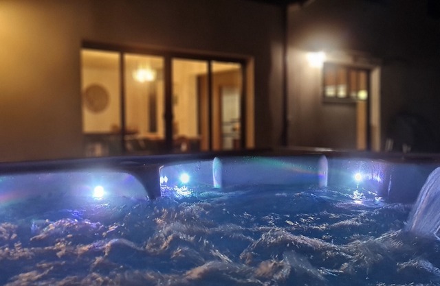 jacuzzi 130m², 6-8 pers à 15mn Bx tramC, la campagne en centre ville 5*****