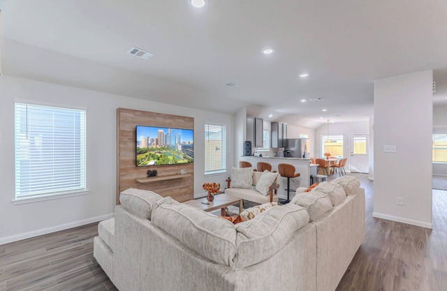 Jacuzzi/ hottub, Pool table