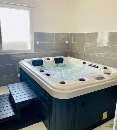 Jacuzzi privé 500m de la mer