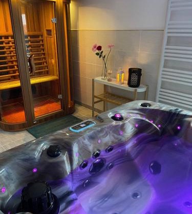 Jacuzzi & Sauna privatifs - Vue mer