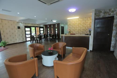 JAM Hotel Kota Warisan Sepang @ ERL Salak Tinggi, KLIA 1-2 & F1