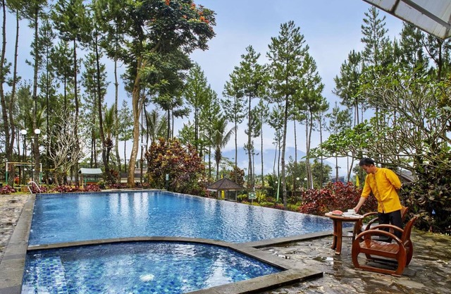 Jambuluwuk Convention Hall & Resort Puncak