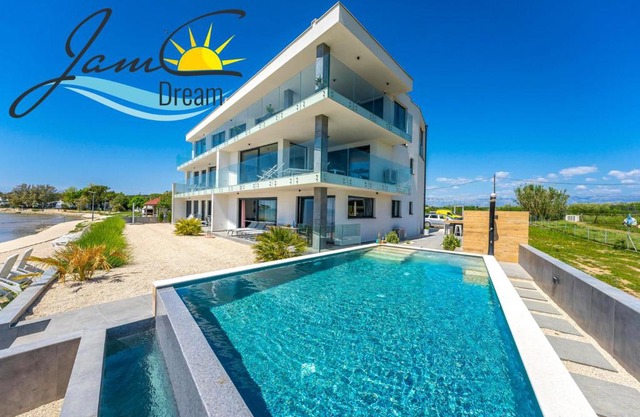 JamC Dream direkt am Meer mit beheiztem Pool